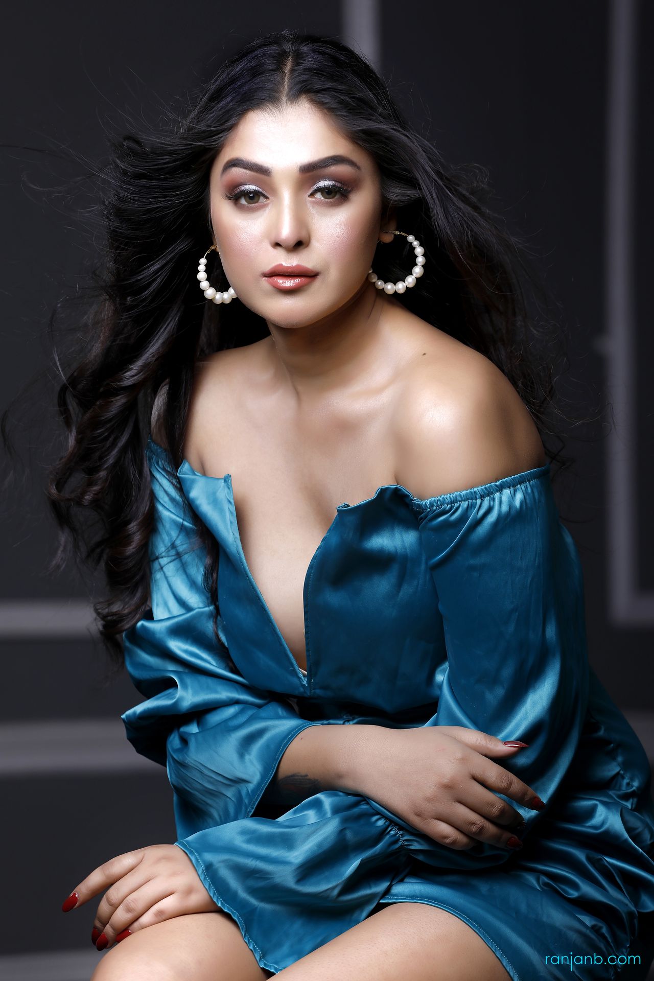 Praniya Paul captured in a half-bust indoor portrait by Ranjan Bhattacharya, highlighting natural beauty and authenticity trends of 2025 with soft lighting and minimal makeup.