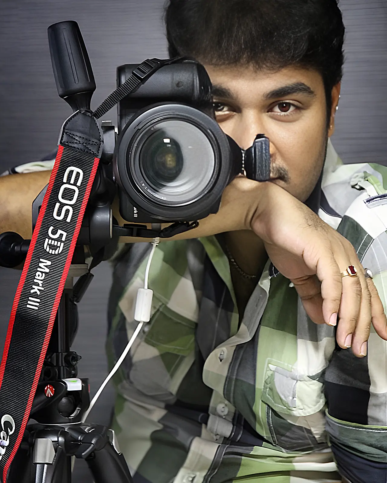 Photographer Ranjan Bhattacharya with his Canon EOS 5D Mark III camera setup during a fashion photoshoot, explaining the technical approach behind his work.