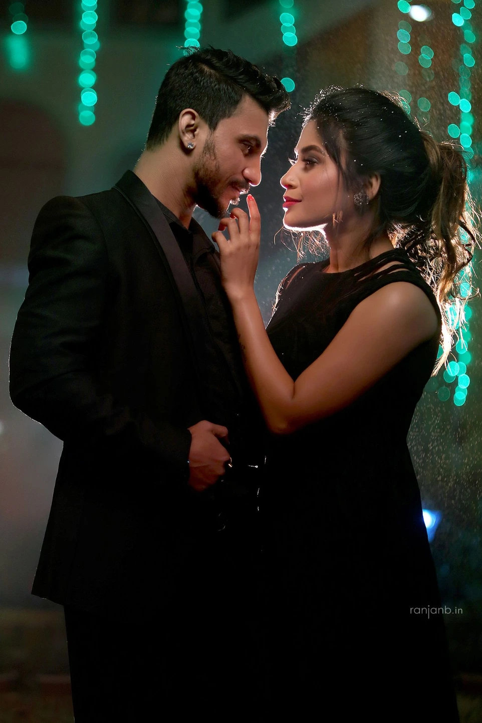 Destination pre-wedding photography of Tuban and Ankusree by Ranjan Bhattacharya Photography