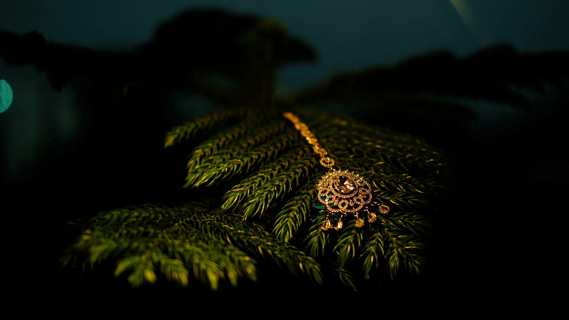 A closeup shot of an intricate gold jewelry by Ranjan Bhattacharya Photography.