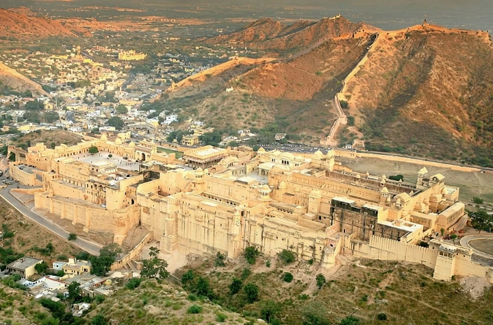 Amer Fort Jaipur location used for Utsav Fashion outdoor saree advertising campaign shoot