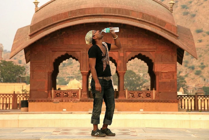 Nanda Majumdar taking a water break during outdoor production at the Utsav Fashion Jaipur campaign under harsh Rajasthan heat