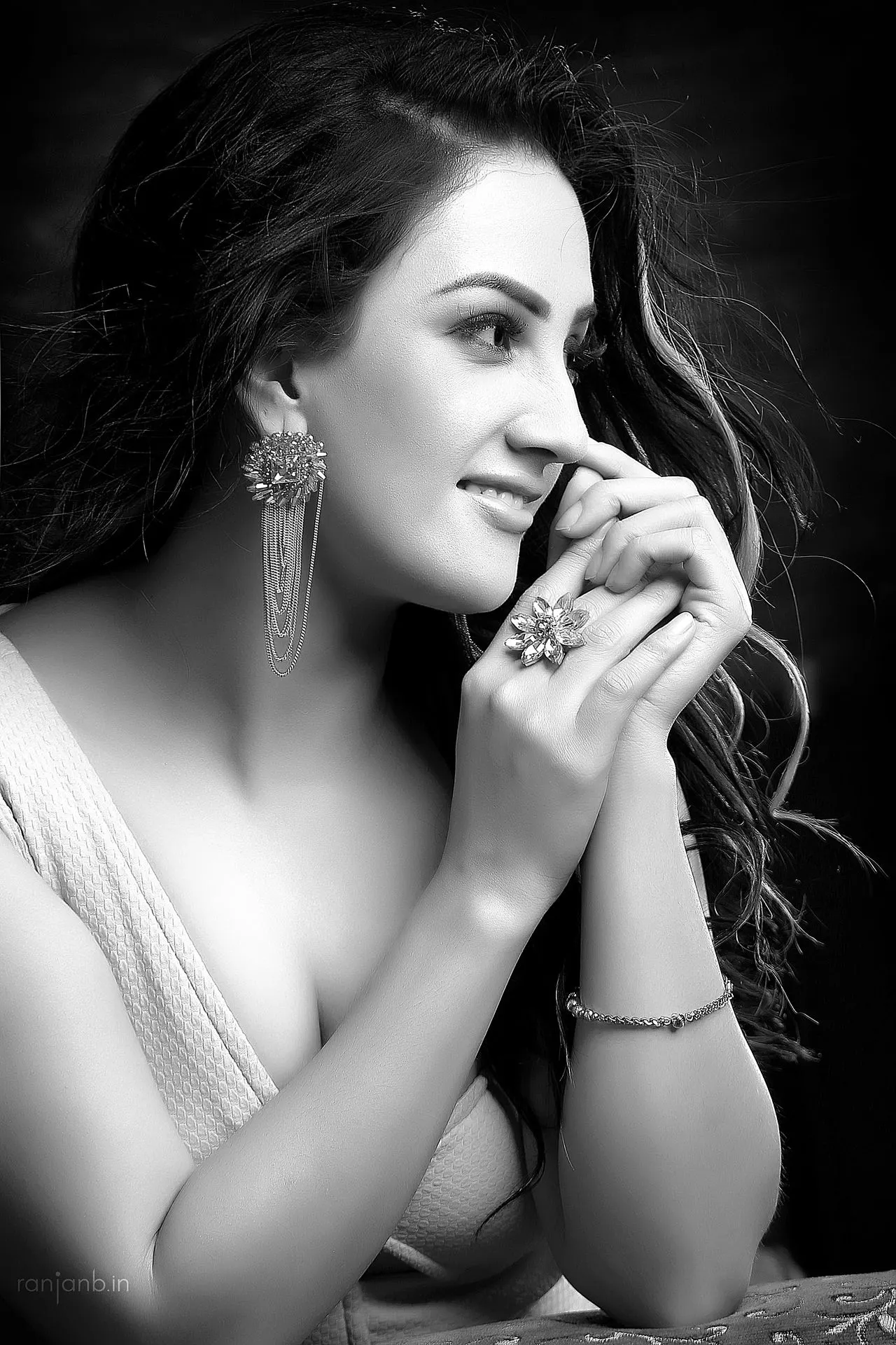 Best International Model Portrait Photography in India | Istanbul Model by Ranjan Bhattacharya Best portrait photography in India by Ranjan Bhattacharya, featuring a black-and-white portrait of an international model from Istanbul.