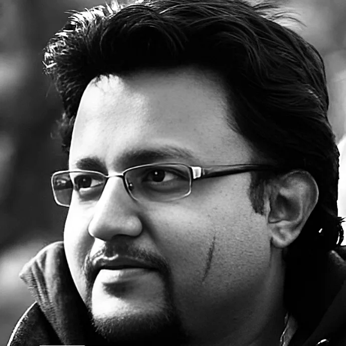 Kumarjeet Choudhury - A Designated Employee of Utsav Fashion in Kolkata