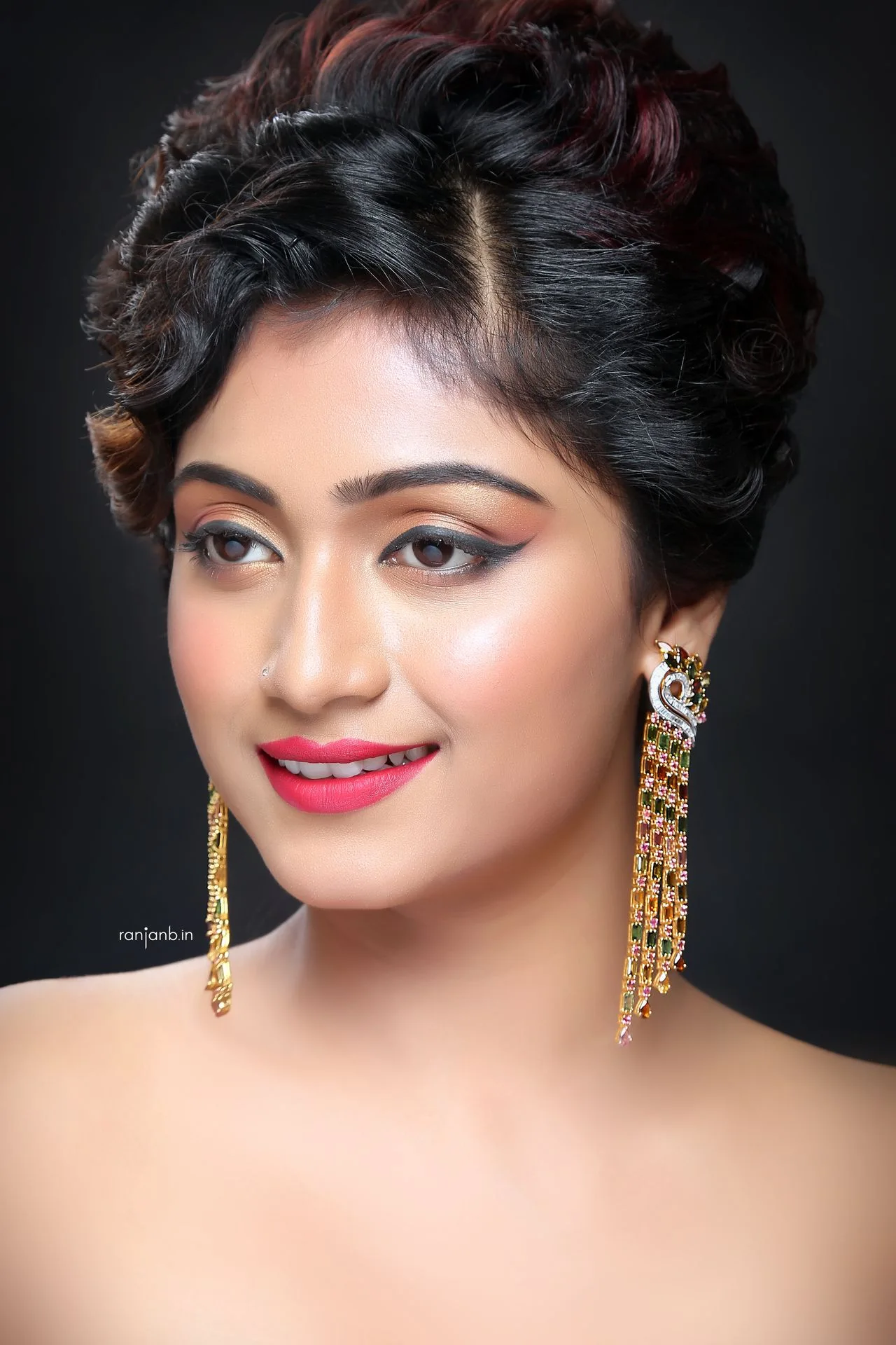 A gold jewelry shoot for a leading brand in Kolkata with Sanjukta, expertly photographed by Ranjan Bhattacharya.