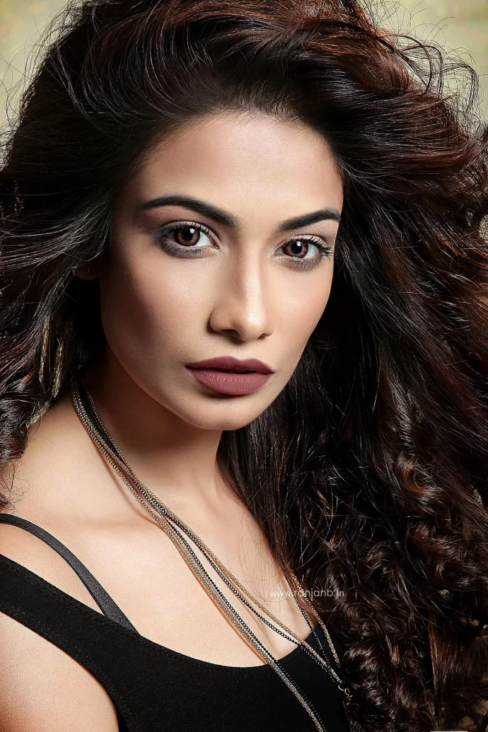 A striking portrait of Sumana Singh, elegantly posed in a black outfit, photographed by Ranjan Bhattacharya.