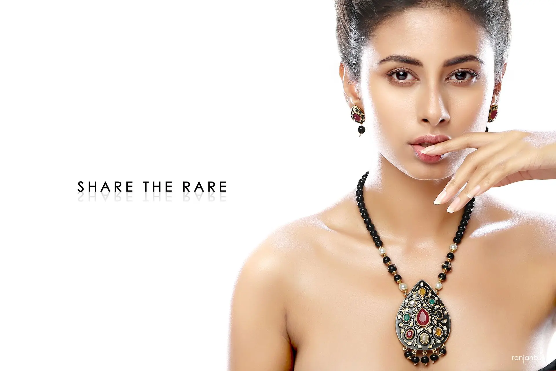 Jewelry Shoot with the elegant Ankita Saha, expertly photographed by Ranjan Bhattacharya A captivating jewelry shoot for a leading brand in Kolkata with the elegant Ankita Saha, expertly photographed by Ranjan Bhattacharya