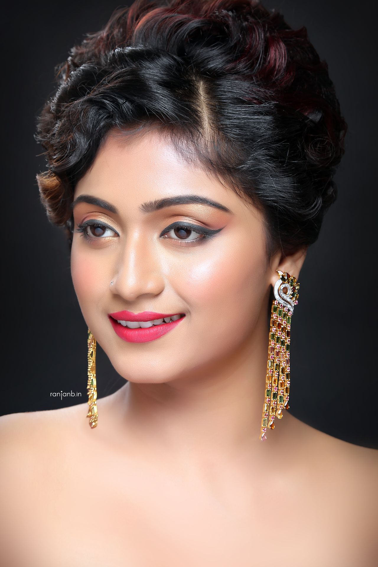 A gold jewelry shoot for a leading brand in Kolkata with Sanjukta, expertly photographed by Ranjan Bhattacharya.