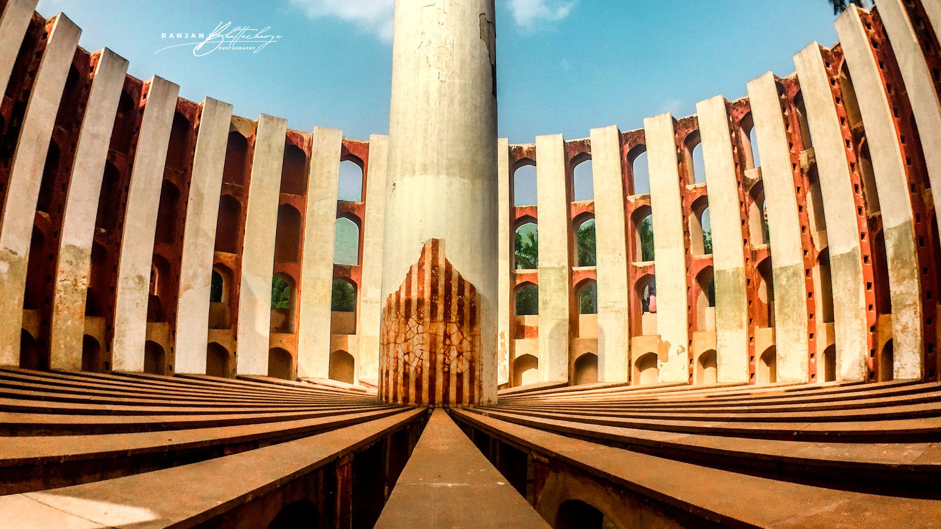The Jantar Mantar, an astronomical observatory with 13 architectural astronomy instruments, featuring the Samrat Yantra, a giant triangular sundial. Photo by Ranjan Bhattacharya.