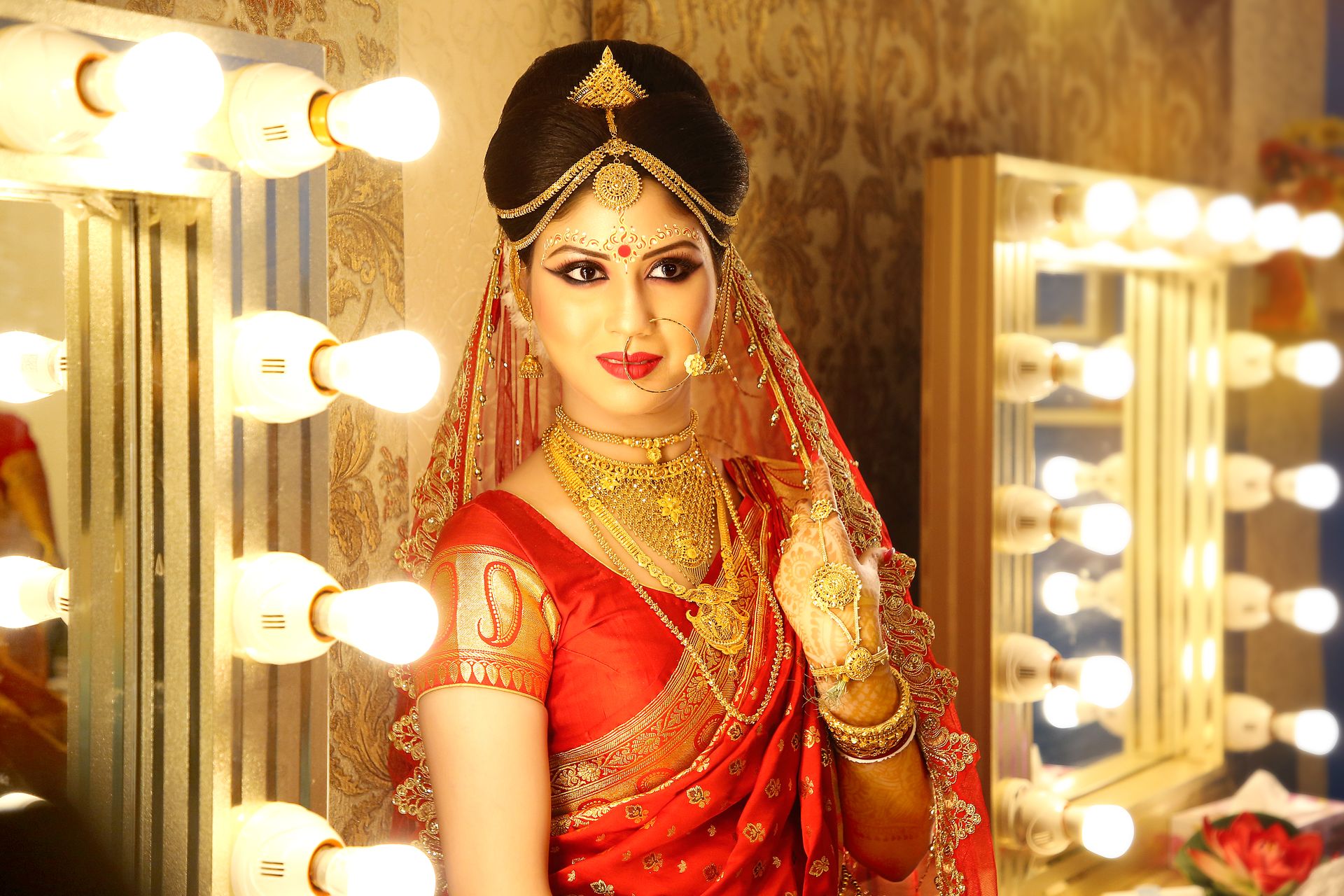 Candid wedding picture of Dr Debarati Sarkar, captured by the Best Wedding Photographer in Kolkata - Ranjan Bhattacharya